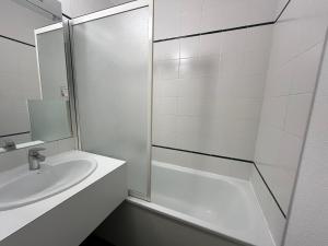 Appartement fonctionnel au cœur de la station avec balcon - FR-1-181-2214