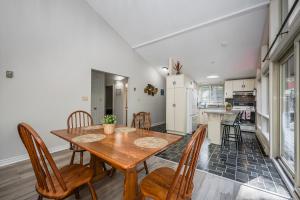 Evergreen Escape - Tobermory Chalet and Sauna