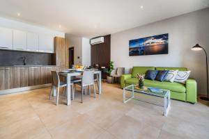 FL 4 TheLODGE-Charming City Retreat by Homely