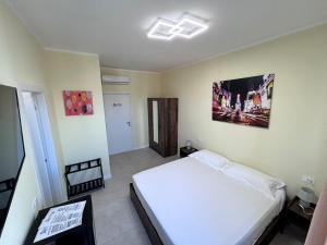 Deluxe Room (2 Adults + 1 Child)