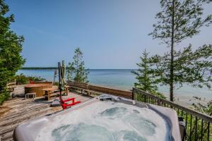 Norse Nook SAUNAHOT TUB Waterfront