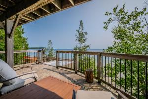 Norse Nook SAUNAHOT TUB Waterfront
