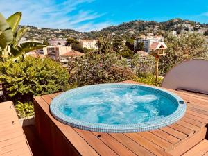 Hotels Best Western Premier Le Patio des Artistes Wellness Jacuzzi : photos des chambres
