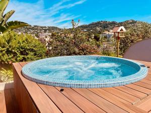 Hotels Best Western Premier Le Patio des Artistes Wellness Jacuzzi : photos des chambres