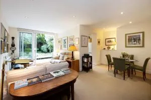 Veeve - Artist's Oasis - London