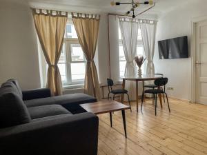 1 bd Old Town apartment - 2 min from Dome Church