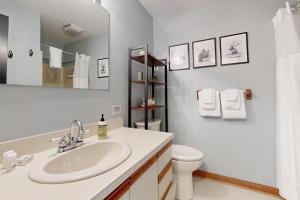 Cozy Condo In The Woods