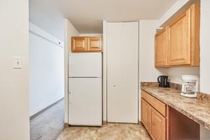 PP 1002 Modern Corporate 2br, pool, Gym