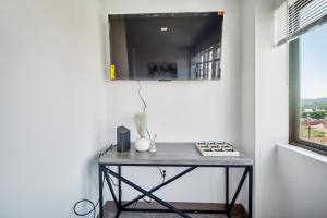 PP 1002 Modern Corporate 2br, pool, Gym