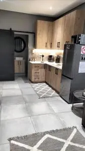 J & M Elegant Escape - Rooihuiskraal