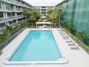 Orlando 1BR Condo with lake view & minutes to Disney