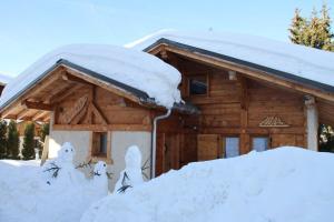 Chalets Le Paccaly, Piscine et Aire de jeux : photos des chambres