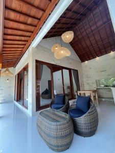Pis Bolong House
