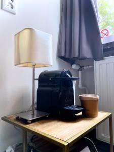Cozy Room w Shared Kitchen, Fast WiFi Near Station