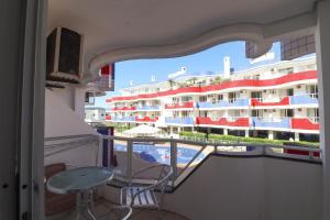 Apto para 4 pessoas vista piscina e mar MB01I