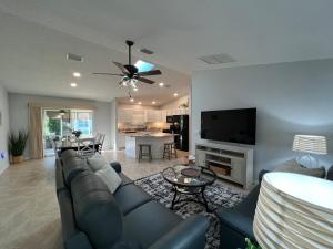 Delia Place Sunny Florida Lanai Retreat