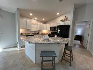 Delia Place Sunny Florida Lanai Retreat