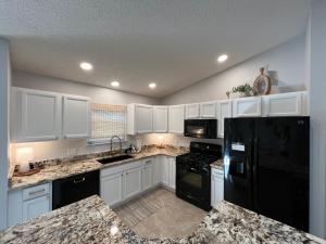 Delia Place Sunny Florida Lanai Retreat