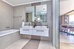 Luxe De Rêve Sandton apartment with City Views