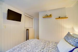 Island Cottage in Jensen Beach w Pool Access!