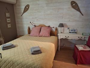 B&B / Chambres d'hotes Villa Regain Chambres et table d'hotes : Chambre Double avec Salle de Bains Privative