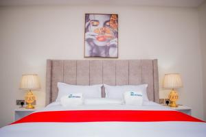 Capital M Luxury 1br by BednBeyond Eagle Westlands Nairobi with a Pool and City View