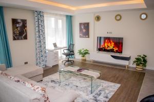 Capital M Luxury 1br by BednBeyond Eagle Westlands Nairobi with a Pool and City View