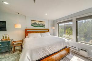 Ski Retreat with Hot Tub Access in Winter Park!