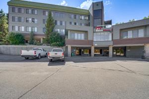 Ski Retreat with Hot Tub Access in Winter Park!