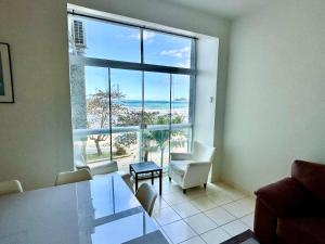 De frente ao mar, próximo ao shopping