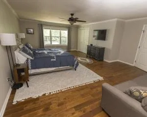 Mark and Faiths Lake House - Avalon