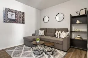 Top Rated Home with Private Garage, Near Airport, Free Banff Pass, Netflix, Sleeps 8 - Dalroy