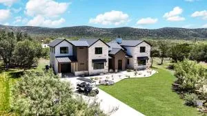 Heated pool Hot Tub Golf Cart Arcade Two Kitchens - Concan