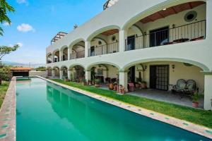 Large-pool 2BR DT Ajijic