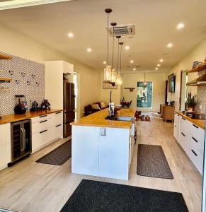 New!!!! St Silas 3-Bdrm, 3 and a half bath Villa approx 8 minutes from pristine beaches and shopping area