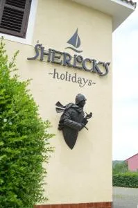 Sherlock's Holidays boutique rooms - 路次亚