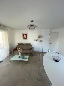 Appartement 2 chambres en rez de jardin avec piscine