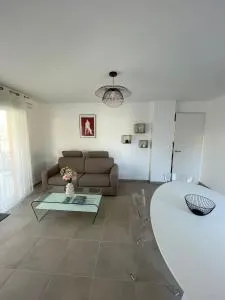 Appartement 2 chambres en rez de jardin avec piscine - 拉加尔代弗雷纳