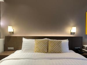 The Hotel at Tower Acqua 1