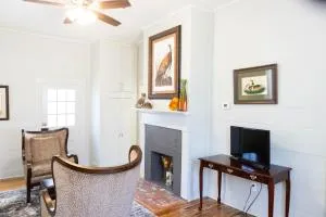 Sweet Auntie - ماركسفيل