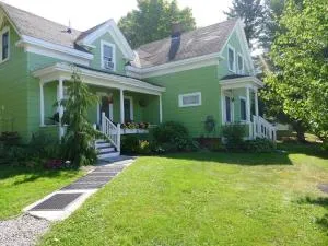 Falls Farmstead 1854 Quinn Cottage -Cozy Home Base - Otis