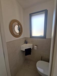 Villas L'Osari, villa vue mer, acces plage a pied, jardin clos pour enfants : photos des chambres