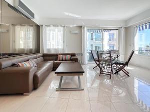 Luxury 1 bedroom Croisette Martinez direct sea view 241