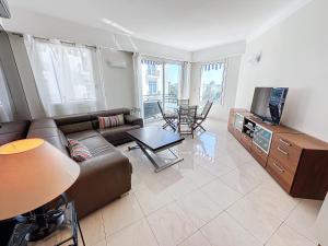 Luxury 1 bedroom Croisette Martinez direct sea view 241