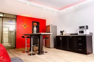 Runway Retreat Apartment - Desamparados