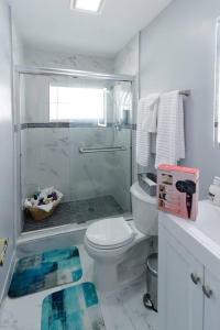 CasaBay 4 Bed 2 Bath House Ultimate Backyard Fun