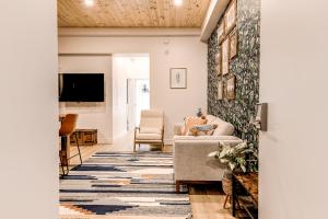 North House - Historic Two Bedroom Facing Parliament