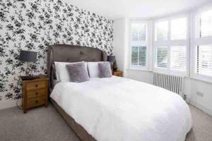 Stylish and cool flat with period features