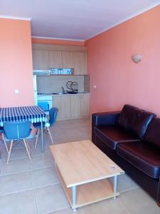 Златна Дюна - до южния плаж на Несебър