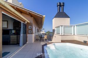 Cobertura c Jacuzzi em cond. pé na areia VIC0401